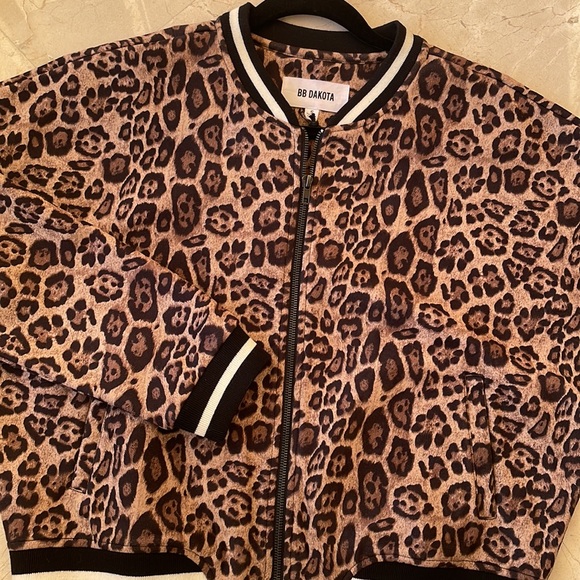 BB DAKOTA LEOPARD PRINT BOMBER JACKET - Picture 3 of 8